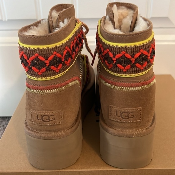 UGG Classic Mini II Braid Platform Boots Size 7 New In Box - Picture 5 of 7